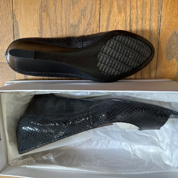 Calvin Klein black snake, peep toe wedge, sz 10, NIB - Picture 3 of 3